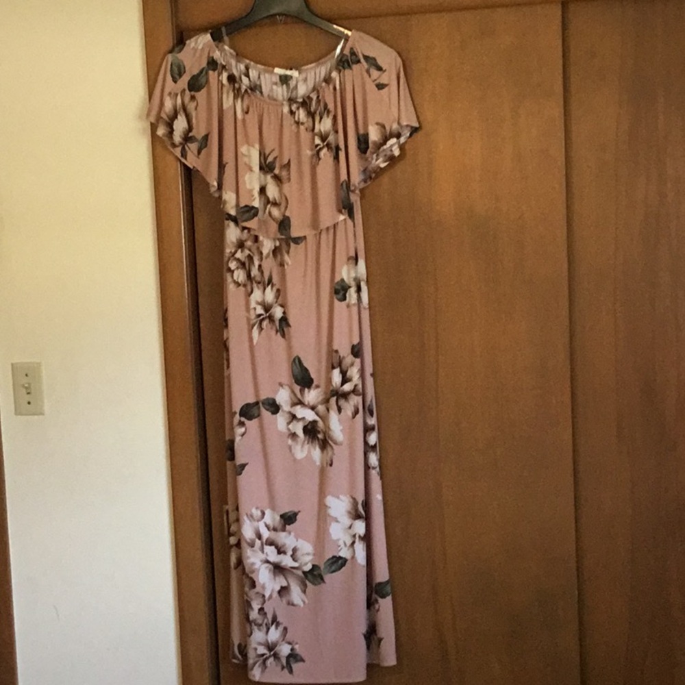 Maxi dress, size small/medium. Knit fabric. $10